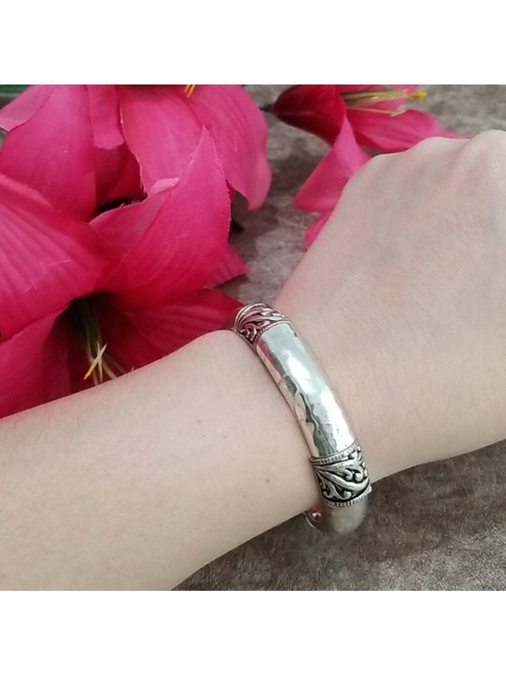 Silver toned women's stretchy bangle bracelet